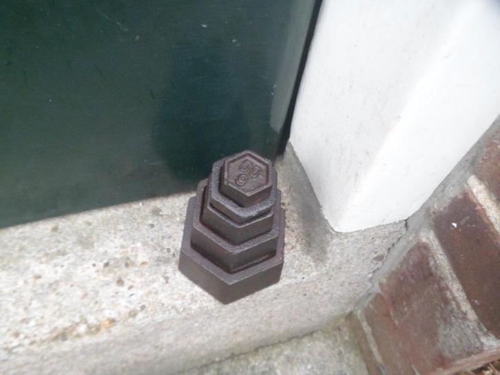Set 5 gewichten zeskantig 50 gram tot 1 kilo gietijzer ijzer, Antiek en Kunst, Antiek | Gereedschap en Instrumenten, Ophalen of Verzenden