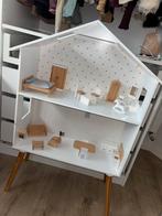 Poppenhuis Petit Amelie met houten speelgoed, Kinderen en Baby's, Speelgoed | Poppenhuizen, Ophalen, Zo goed als nieuw, Poppenhuis