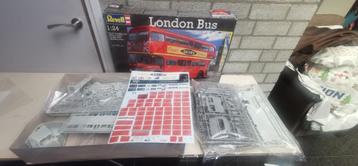 Modelbouwpakket dubbeldekkerbus Londen AEC Routemaster Revel beschikbaar voor biedingen