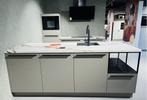 Showroomkeuken Ariane met spoeleiland, kastenwand, Huis en Inrichting, Keuken | Complete keukens, Ophalen, Nieuw, Met kookeiland