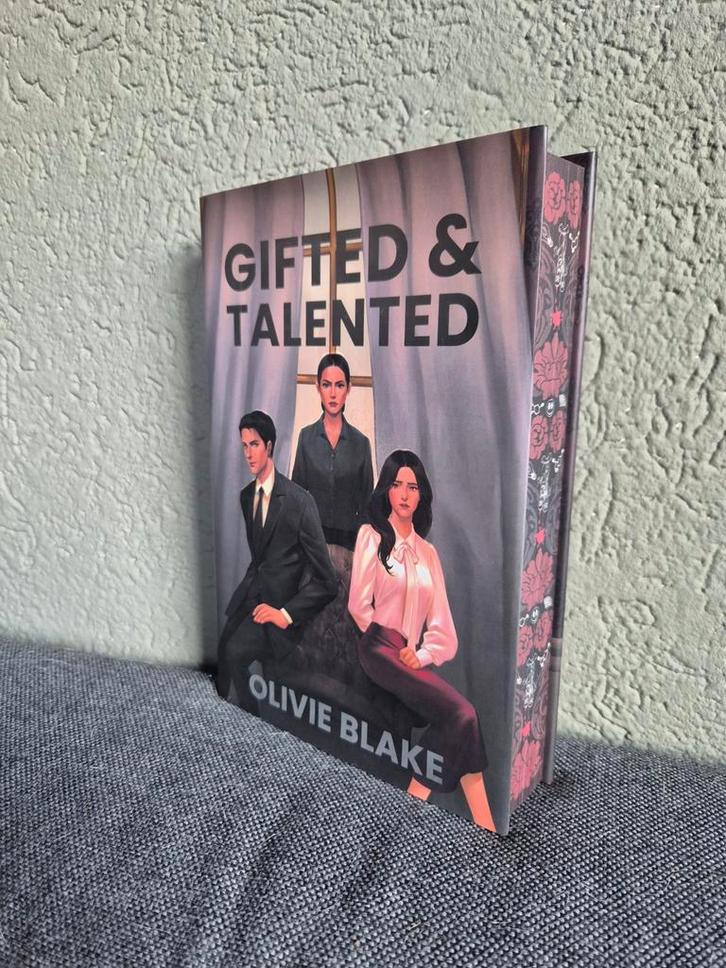 SE Gifted and Talented - Olivie Blake, Boeken, Fantasy, Zo goed als nieuw, Verzenden