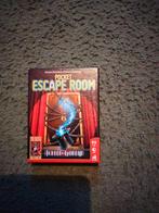 escape room achter het gordijn, Ophalen