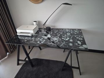 bureau tafel  beschikbaar voor biedingen