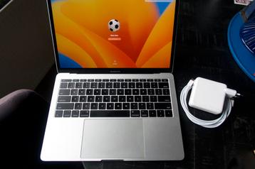 Macbook pro 13 inch beschikbaar voor biedingen