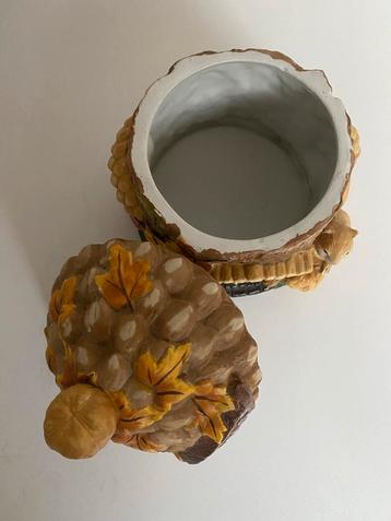 Leuke Notenpot 'Nut House' met Eekhoorns beschikbaar voor biedingen