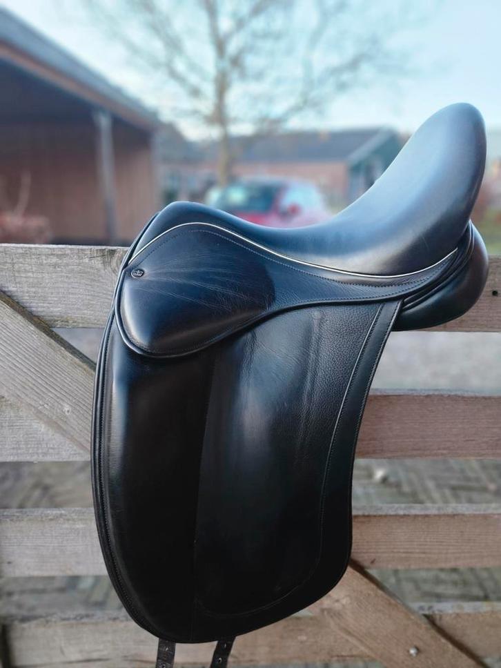 Empire Omani BB kalfsleren dressuurzadel 17,5", Dieren en Toebehoren, Paarden en Pony's | Zadels, Zo goed als nieuw, Dressuur