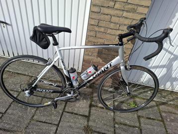 Giant Defy Racefiets - ALuxx SL 6000 beschikbaar voor biedingen