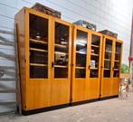 Vintage/Industriële schoolkasten, strakke houten buffetkast, 100 tot 150 cm, Vintage, Ophalen of Verzenden, Glas