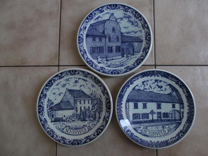 Schinveld (Limburg): harmonie, drie Delfts Blauw wandborden, Antiek en Kunst, Antiek | Wandborden en Tegels, Ophalen of Verzenden