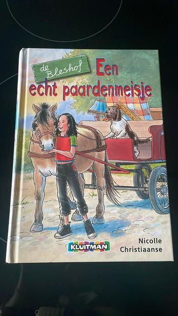 De bleshof een echt paardenmeisje beschikbaar voor biedingen