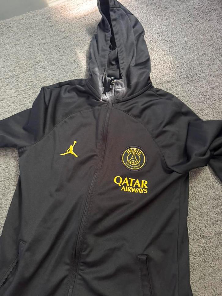 Super leuk trainingspak van Paris Saint Germain maat 10, Kinderen en Baby's, Kinderkleding | Maat 140, Zo goed als nieuw, Jongen of Meisje