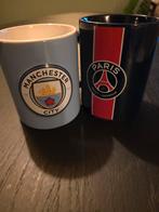 2 Mokken: PSG Messi & Manchester City, Huis en Inrichting, Keramiek, Ophalen of Verzenden, Zo goed als nieuw, Overige stijlen