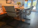 2 Grijze Stoelen met Armleuningen (keukenstoel/kantoorstoel), Huis en Inrichting, Stoelen, Ophalen, Twee, Zo goed als nieuw, Metaal
