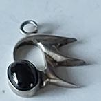 Een prachtige  zillere  hanger   Onyx   2,5 x  1,5  cm, Overige voorstellingen, Zwart, Nieuw, Ophalen of Verzenden