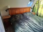 houten grenen bed ombouw+bijpas. kledingkast + nachtkastjes, Ophalen, Gebruikt, Bruin, Tweepersoons