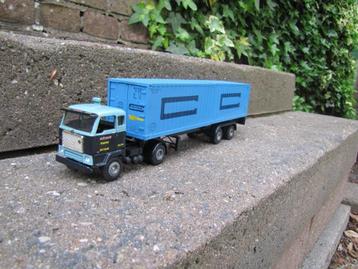 Tekno Volvo F88 Vitesse met 2 x 20 FT zeecontainers. beschikbaar voor biedingen