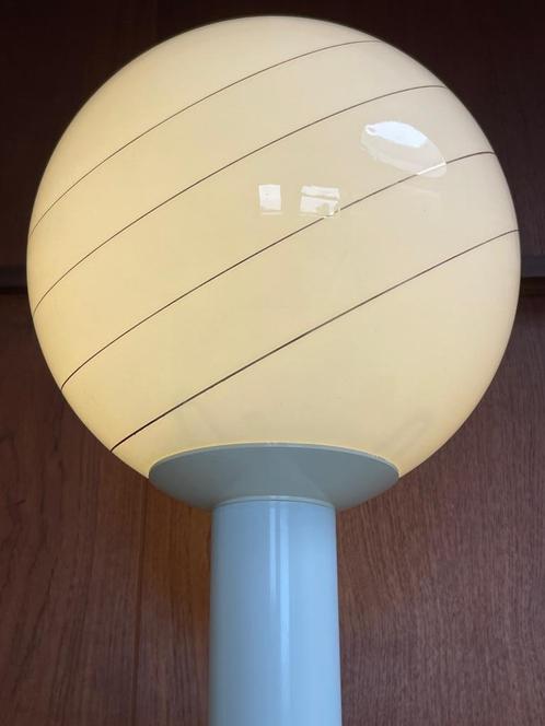 bolvormige vloerlamp vloer lamp bol goud details Space Age, Huis en Inrichting, Lampen | Vloerlampen, Gebruikt, 150 tot 200 cm