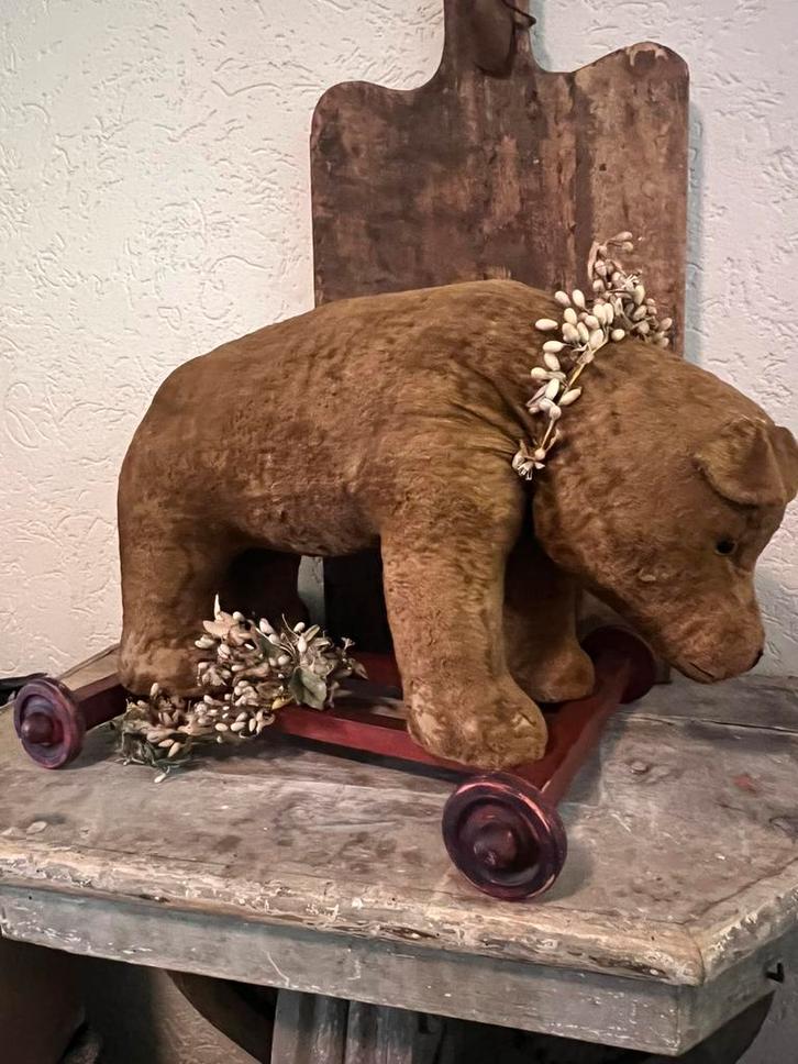Antieke oude grote speelgoed beer op wielen brocante, Antiek en Kunst, Antiek | Speelgoed, Ophalen of Verzenden