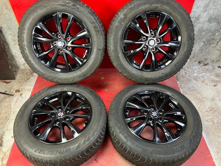Winterbanden Suzuki Vitara 215/60R16, Auto-onderdelen, Banden en Velgen, Banden en Velgen, Winterbanden, 16 inch, 215 mm, Personenwagen