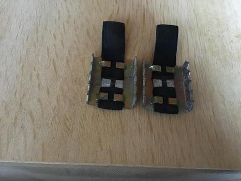 2 METALEN HAKEN OM TE PLAATSEN VOOR GLADHEID, Hobby en Vrije tijd, Overige Hobby en Vrije tijd, Zo goed als nieuw, Ophalen of Verzenden