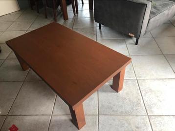 Mooie houten salontafel  beschikbaar voor biedingen