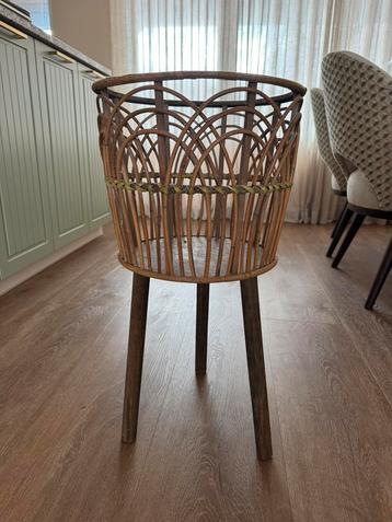 Plantenstandaard Rotan beschikbaar voor biedingen