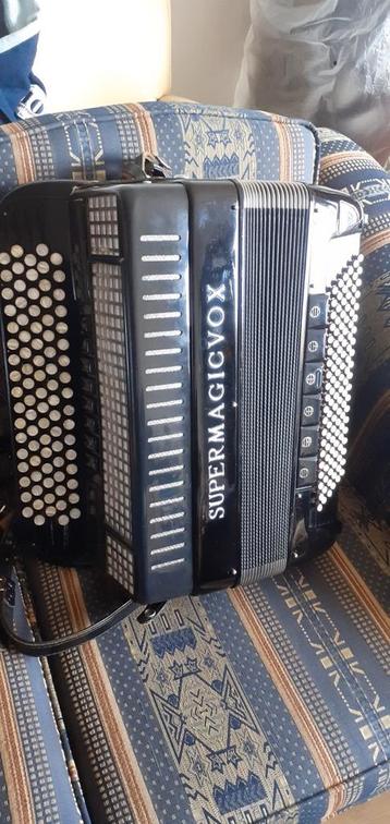 Mooie nette Supermagicvox 120 bass knopen accordeon 