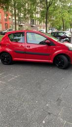 Toyota Aygo 1.0 12V Vvt-i 5DRS 2006 Rood, Auto's, Toyota, Voorwielaandrijving, Stof, 4 stoelen, Elektrische ramen