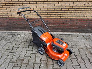 Zo goed als nieuwe Husqvarna LC140SP grasmaaier, met factuur beschikbaar voor biedingen
