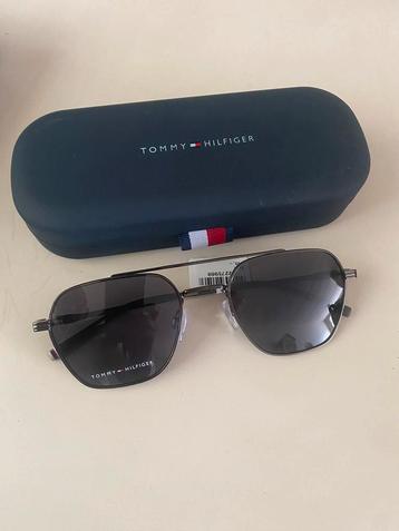 Tommy Hilfiger TH 2192/S Zonnebril – Gloednieuw & Stijlvol! beschikbaar voor biedingen