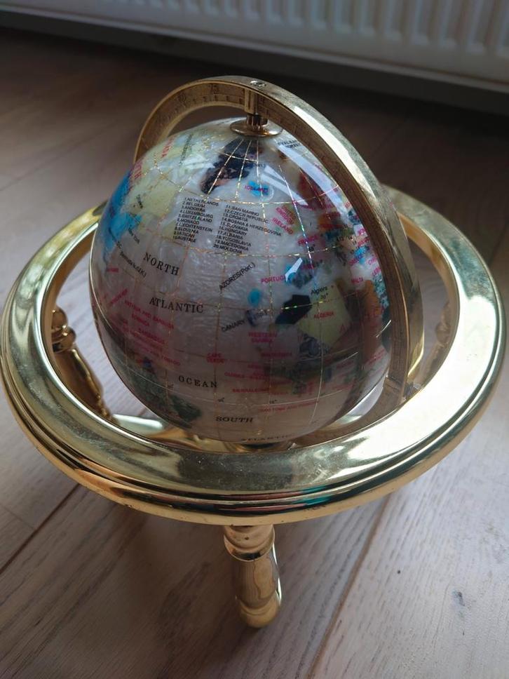 Gemstone Globe / Edelstenen wereldbol. Parelmoer&Edelstenen, Antiek en Kunst, Kunst | Designobjecten, Ophalen
