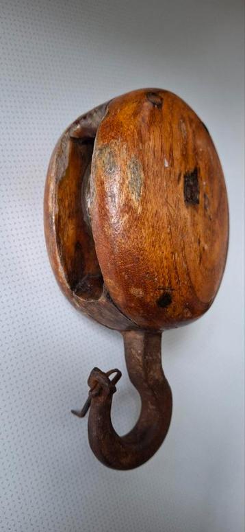 Oude Houten Katrol beschikbaar voor biedingen