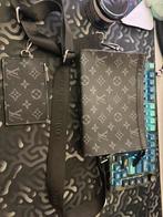 Louis Vuitton Gaston Wearable Wallet, Zwart, Minder dan 40 cm, Minder dan 35 cm, Zo goed als nieuw