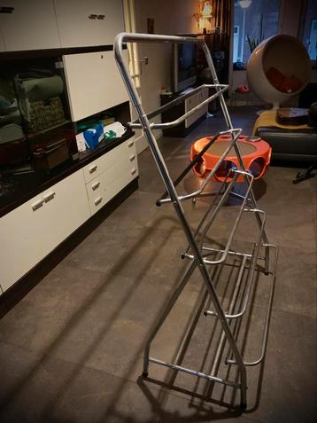 Space Age Schoenenrek beschikbaar voor biedingen