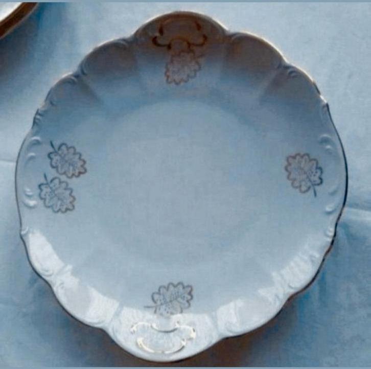 Czechoslovakia MZ Jebonro relief schaal gouden bies blaadjes, Antiek en Kunst, Antiek | Servies los, Ophalen of Verzenden