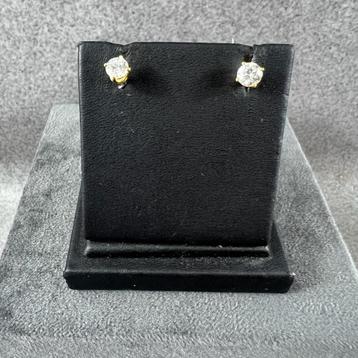 Gouden Oorbellen | 18k | 1,6g | stekers solitari | 396008 beschikbaar voor biedingen