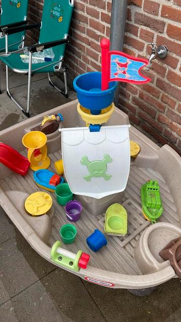 Waterspeeltafel piratenboot little tikes beschikbaar voor biedingen