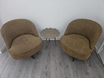 2 Draai fauteuils met tafeltje beschikbaar voor biedingen