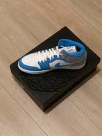 Air Jordan 1 Mid SE - Maat 45 - Nieuwstaat, Kleding | Heren, Schoenen, Ophalen of Verzenden, Zo goed als nieuw, Blauw, Sneakers of Gympen