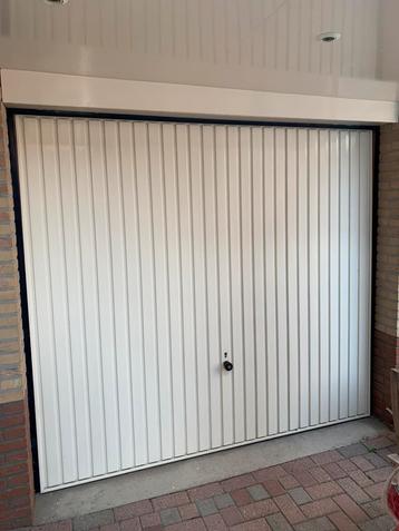 Garage kanteldeur; merk Hormann beschikbaar voor biedingen