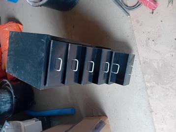 Metalen lade kastje. beschikbaar voor biedingen