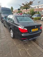 BMW 5-Serie 2.2 I 520 AUT 2005 Zwart, Auto's, BMW, Zwart, 170 pk, Sedan, 83 €/maand