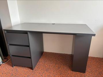Zwart Bureau van Otto beschikbaar voor biedingen