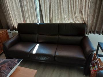 Mooie bank Fauteuil en tafel poef beschikbaar voor biedingen