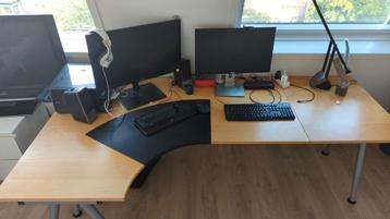 Ruim bureau. IKEA.  beschikbaar voor biedingen