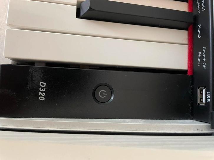 Amadeus 320 digitale piano - 2021, Muziek en Instrumenten, Piano's, Zo goed als nieuw, Piano, Wit, Digitaal, Ophalen