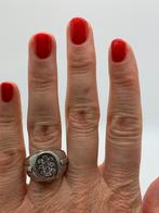 X864 Prachtige zilveren zegelring maat 20, Sieraden, Tassen en Uiterlijk, Ringen, Met strass, 20 of groter, Ophalen of Verzenden