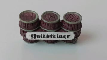 Kerst biervaatjes Yulesteiner voor Kerstdorp beschikbaar voor biedingen