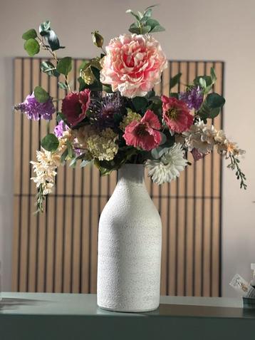 Nieuw! Kunstbloemen/ groot zijden boeket inclusief vaas beschikbaar voor biedingen