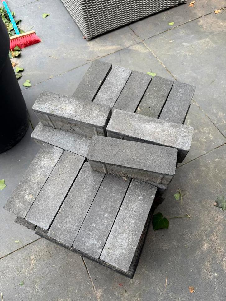 Partij (+200) klinkers antraciet dik formaat als nieuw, Tuin en Terras, Tegels en Klinkers, Zo goed als nieuw, Klinkers, Beton
